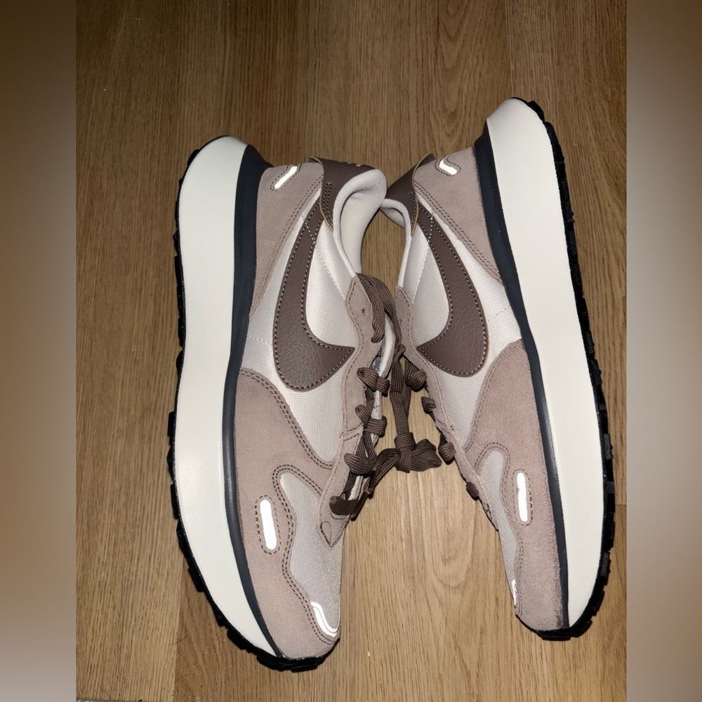 Sz. 10 Women’s Nike Phoenix Waffles - Picture 6 of 6